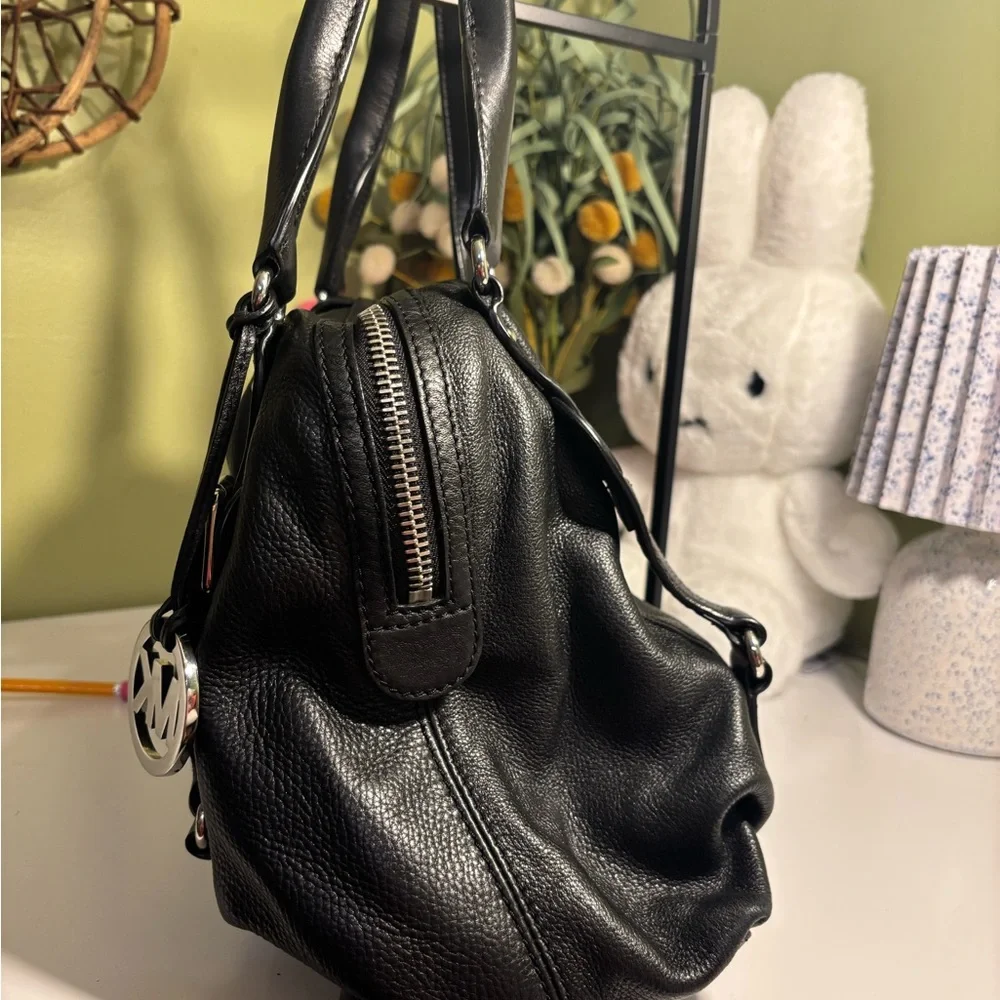 Michael Kors Black Leather Shoulder Bag - Picture 3 of 10